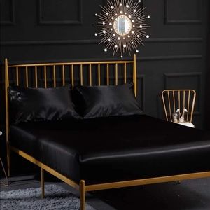 Satin fitted sheet and 2 pillowcases